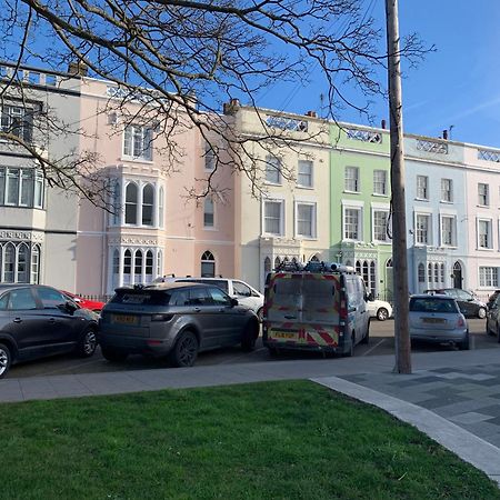 Grand 2 Bed Georgian Apartment At Florence House With King Bed, In The Heart Of Herne Bay & 300M From Beach エクステリア 写真