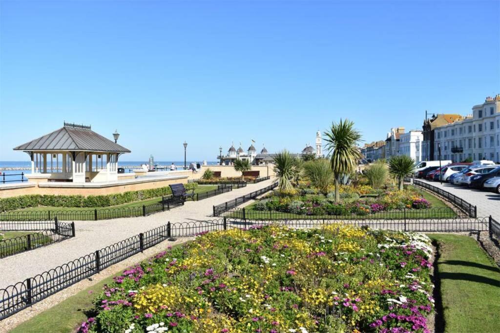 Grand 2 Bed Georgian Apartment At Florence House With King Bed, In The Heart Of Herne Bay & 300M From Beach エクステリア 写真