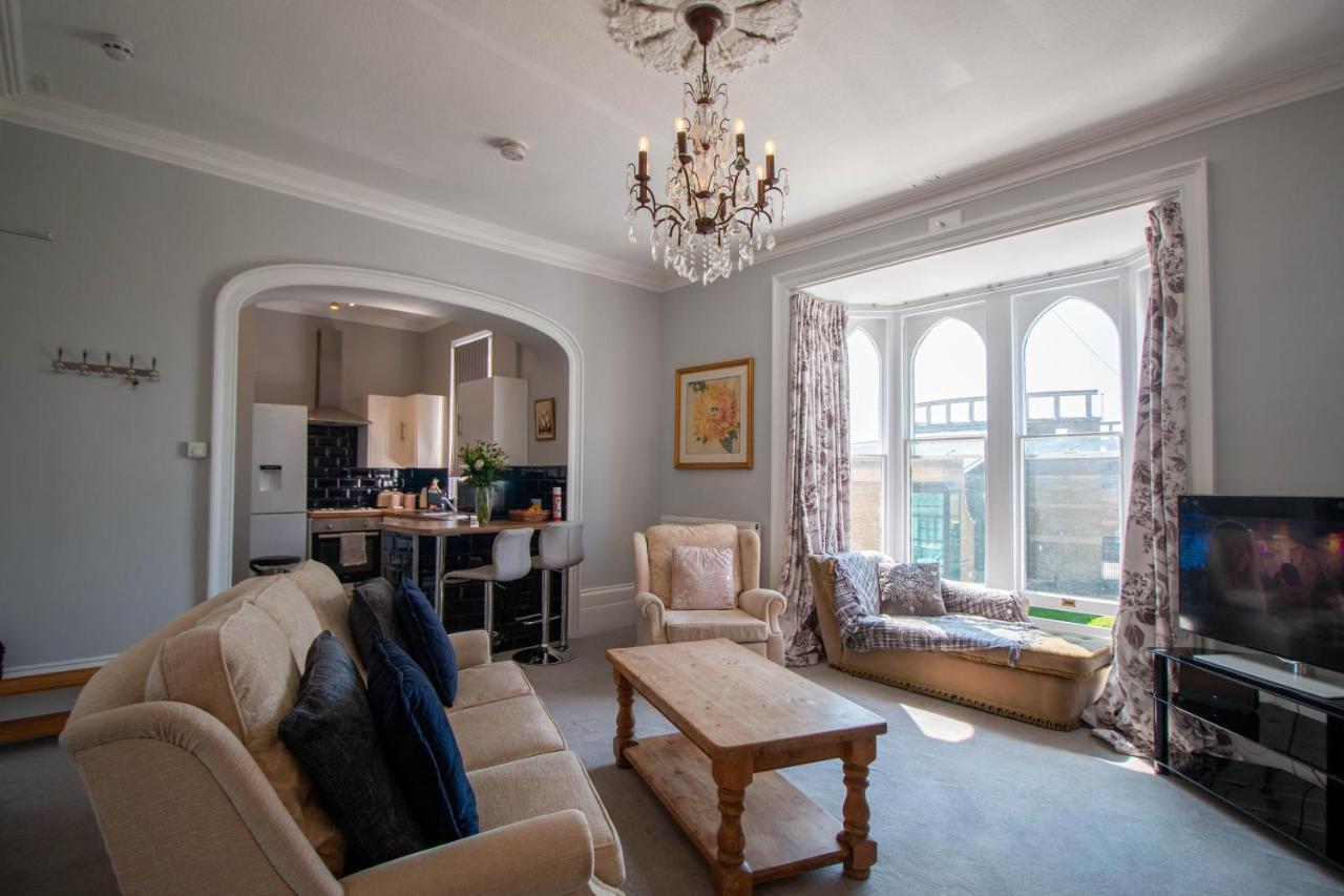 Grand 2 Bed Georgian Apartment At Florence House With King Bed, In The Heart Of Herne Bay & 300M From Beach エクステリア 写真